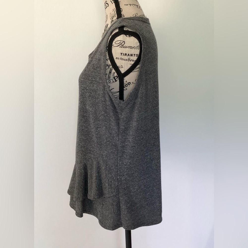 Denver Hayes Grey Tank with Ruffle - Picture 3 of 7